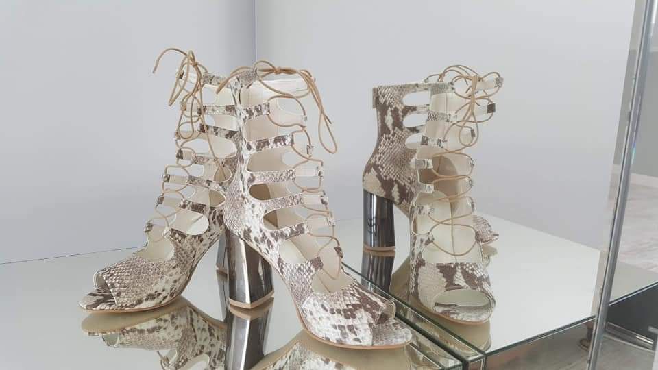 Eleganckie botki wiązane skóra naturalna kolory