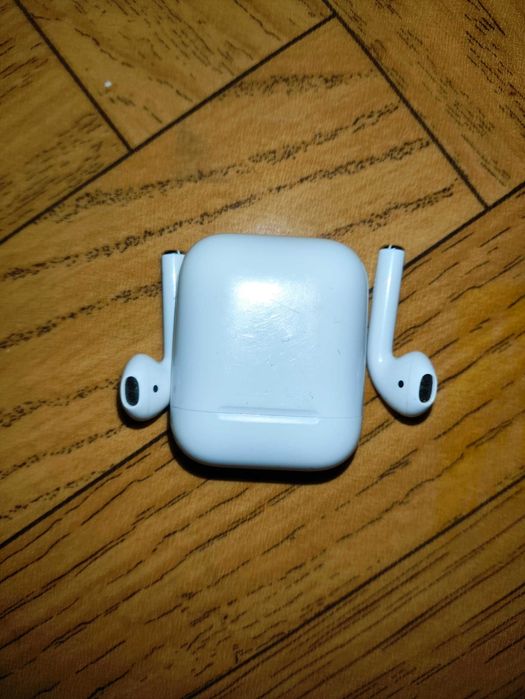 Продам air pods .