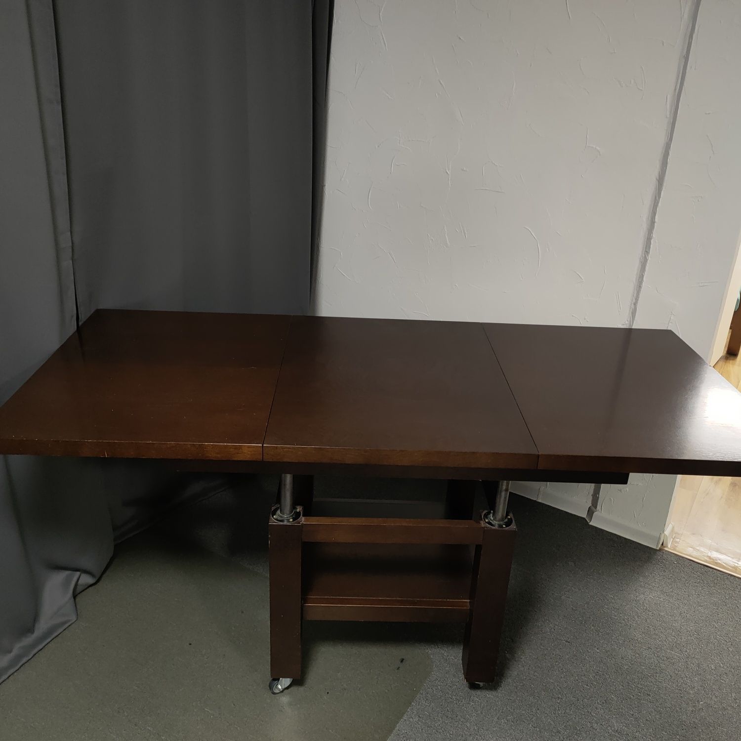 Ława/Stół rozkładana na długość i wysokość.