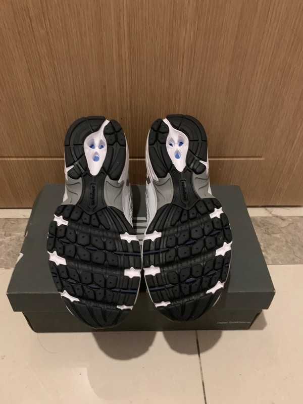 Biały^wstępny^NewBalanceNB530^UnisexTrampki Roz.37