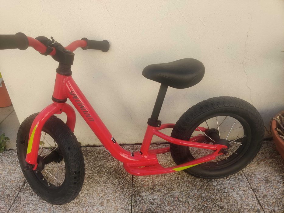 Bicicleta de equilíbrio Specialized Hotwalk