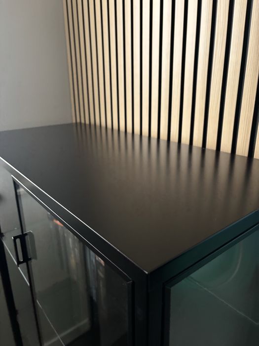 Szklana gablota ikea
