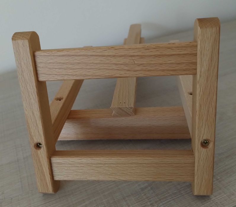 Nowa sztaluga drewniana mała stołowa.