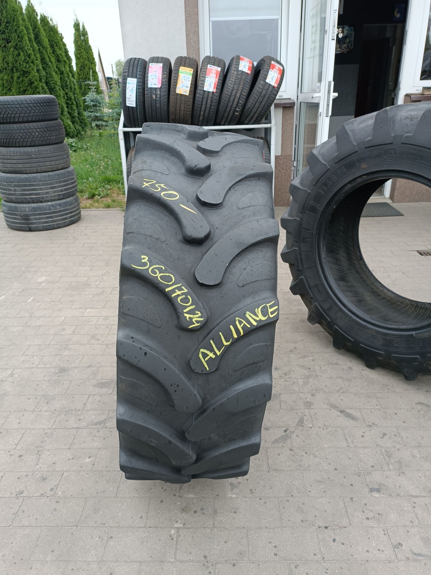 360/70R24  Alliance FarmPRO Radial 70  12.4R24