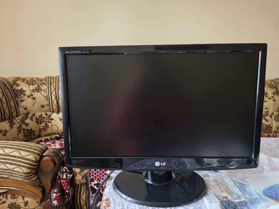 Монітор LG w2243s