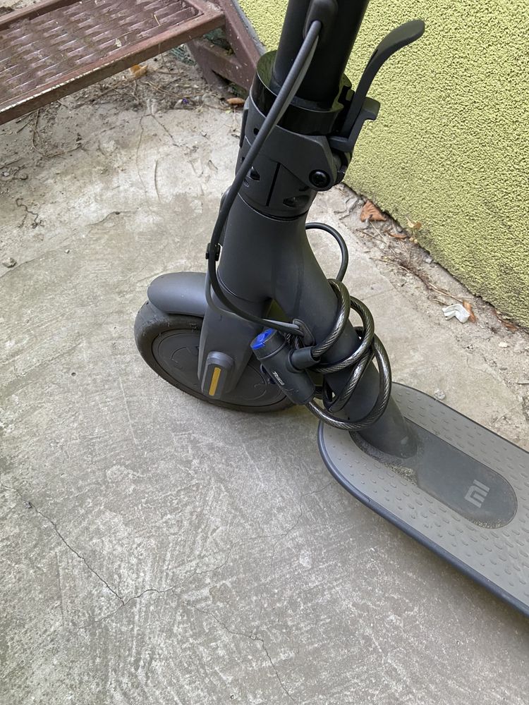 Электросамокат Xiaomi Mi Electric Scooter Essential (Black)