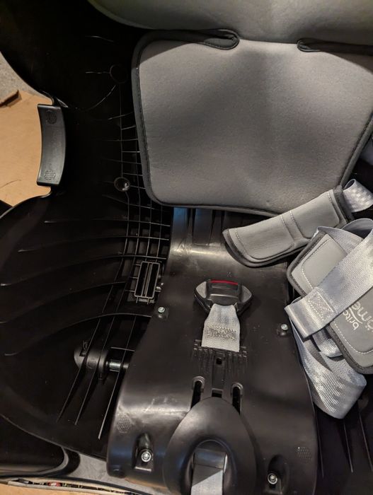 Повлротне  крісло Britax Römer Swingfix i-Size  (не Dualfix), + чохол