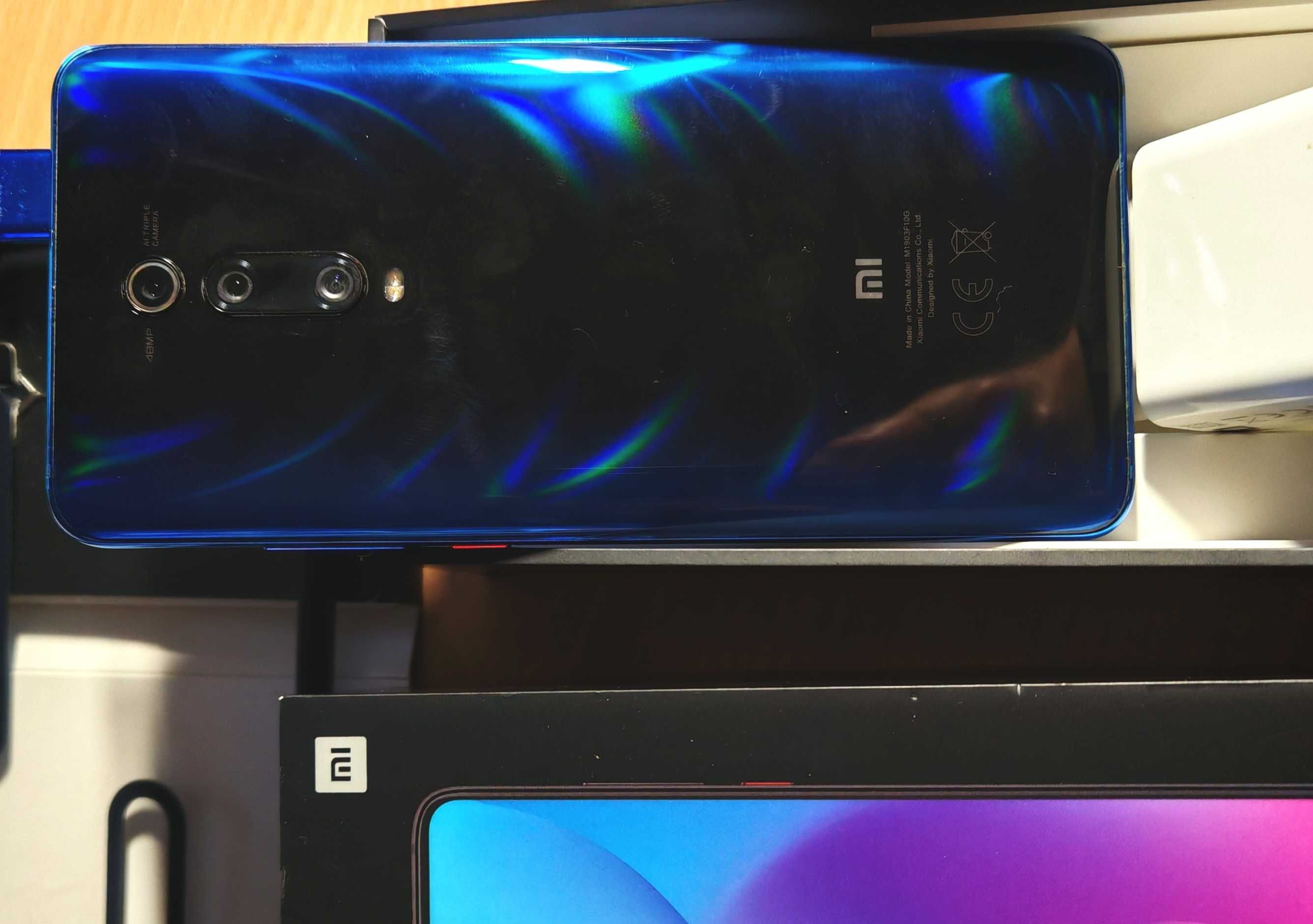 Xiaomi Mi 9T z wysuwanym aparatem - jak nowy