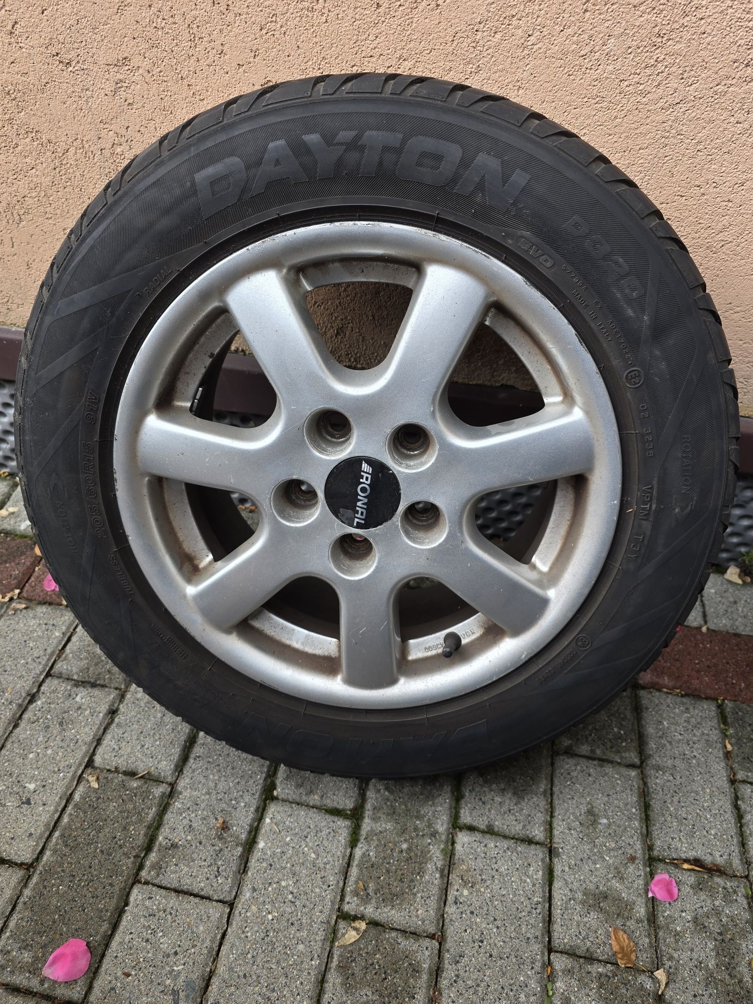 Opony z felgami 205/60 R15 VW SHARAN