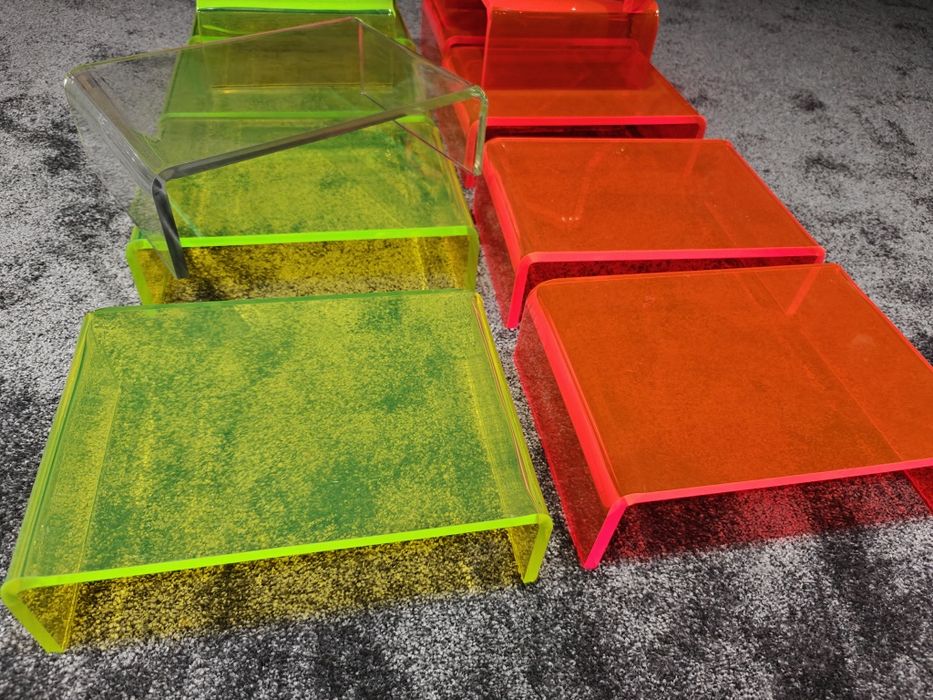 Stojak podstawkii ekspozycyjne plexi fluo grube 10mm 210x310x90