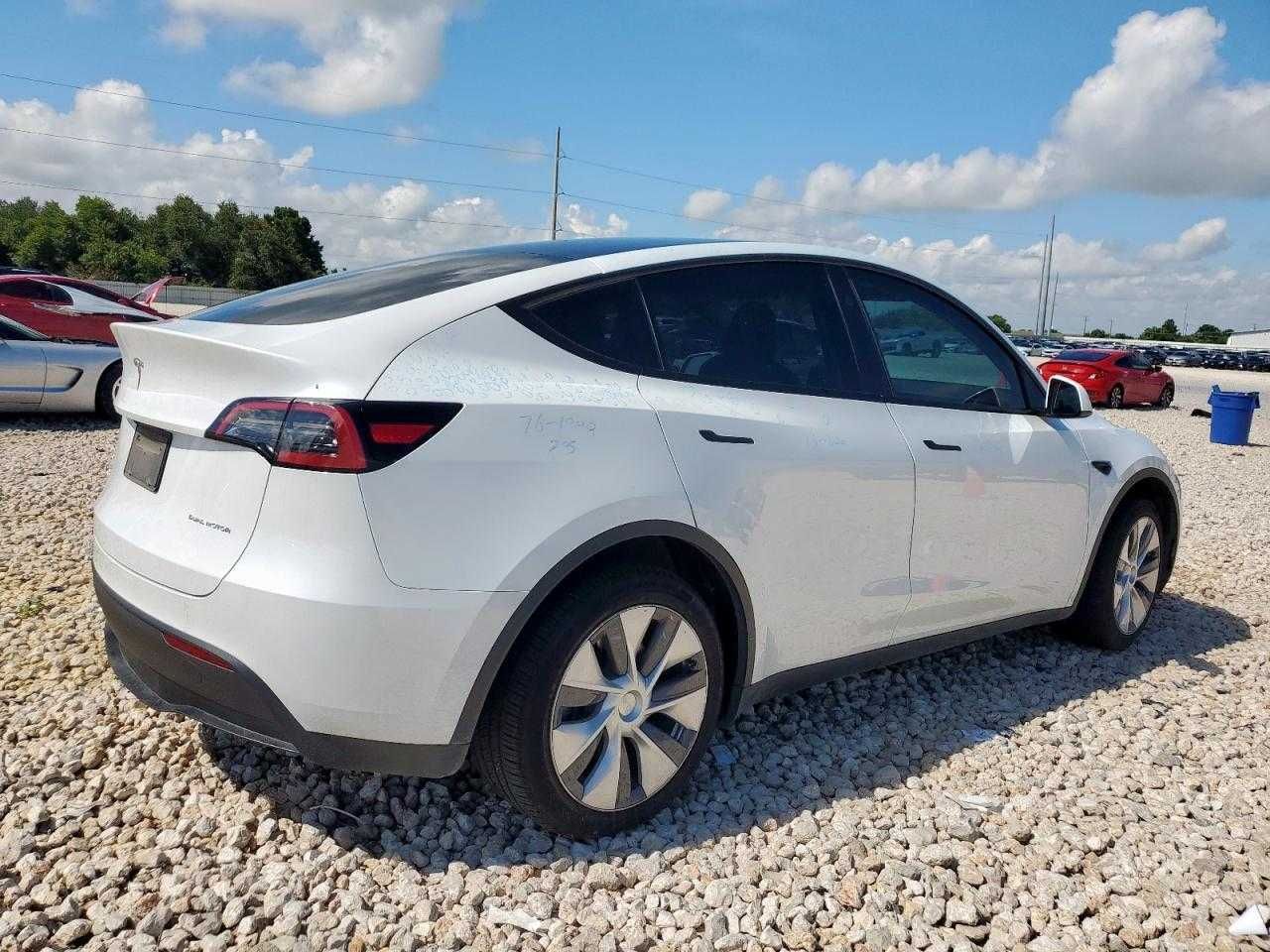 2023 TESLA MODEL Y білий колір