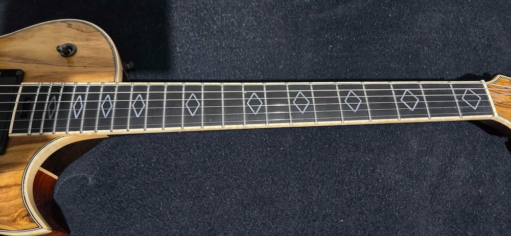 Gitara lutnicza typu Les Paul neck-thru