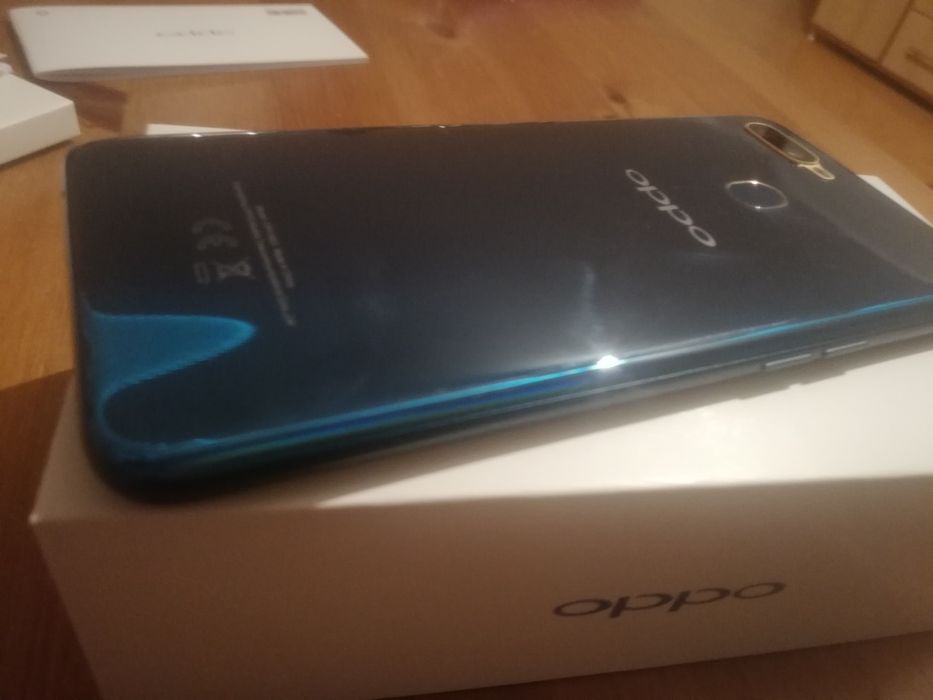 Smartfon Oppo AX7.