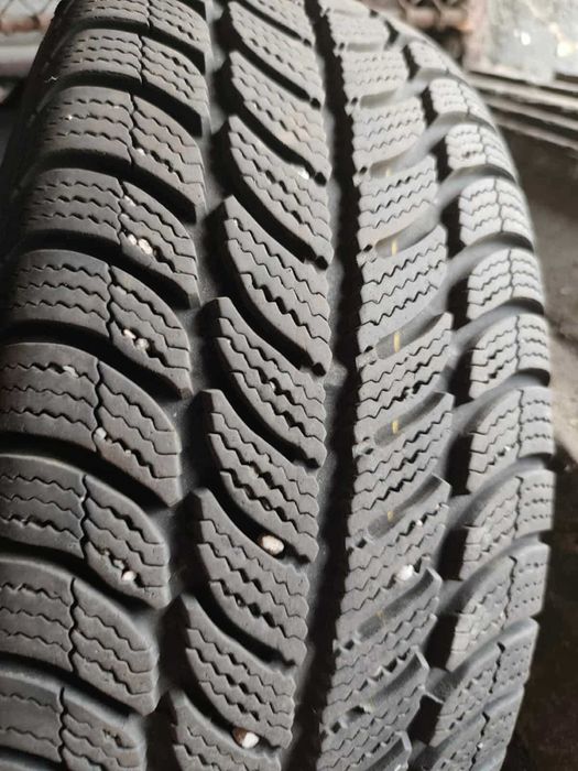 Sprzedam opony zimowe Dębica 195/60R15 plus felgi stalowe