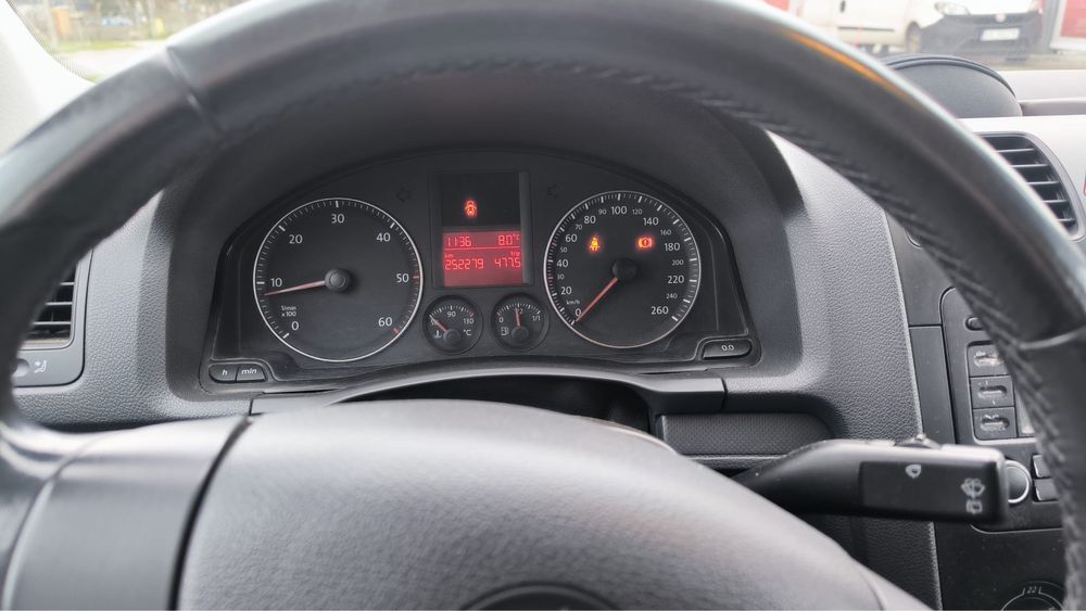 Samochód VW Golf 5 2.0 TDI sprawny nowe sprzęgło tarcze klocki opony