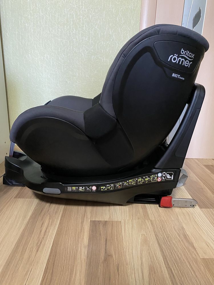 Автокресло Britax-Romer Dualfix M-I size с 3 мес.до 4 лет, поворотное