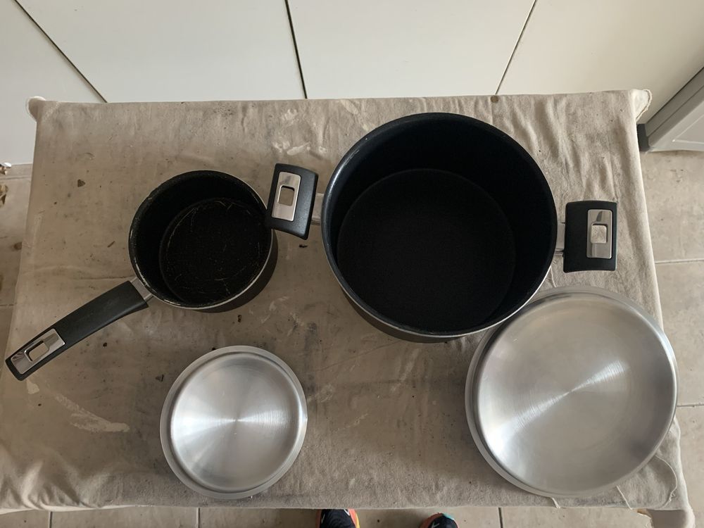 Vendo duas panelas de indução, para cozinha