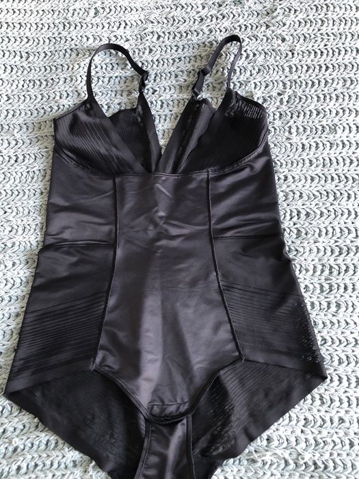 Czarne body modelujace bielizniane uniweesalne w bdb stanie m&s idealn