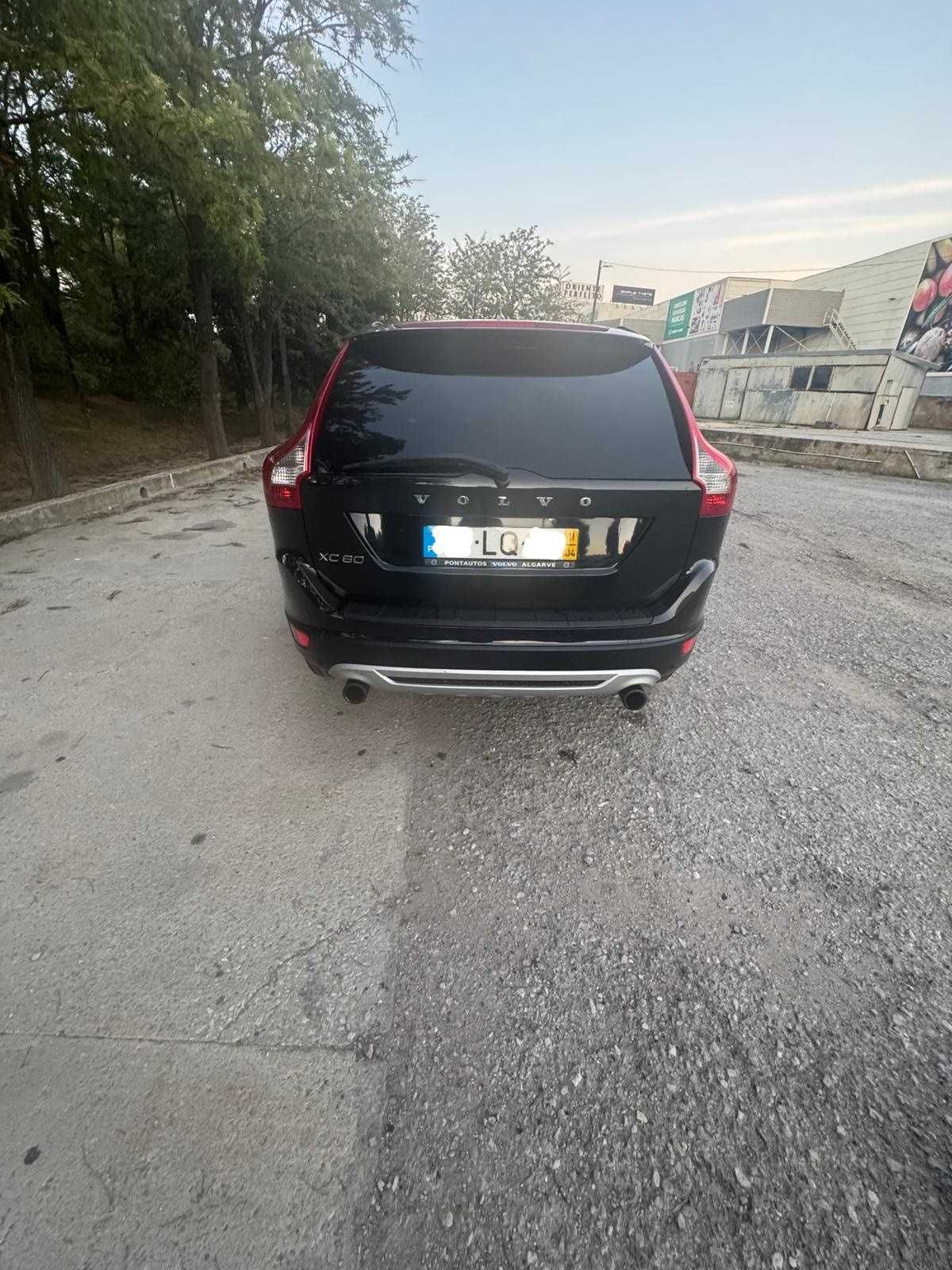 Volvo XC60 R-Design, ANO 04/2011, com Inspeção até 2026