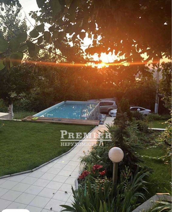 Продам сучасний двоповерховий будинок