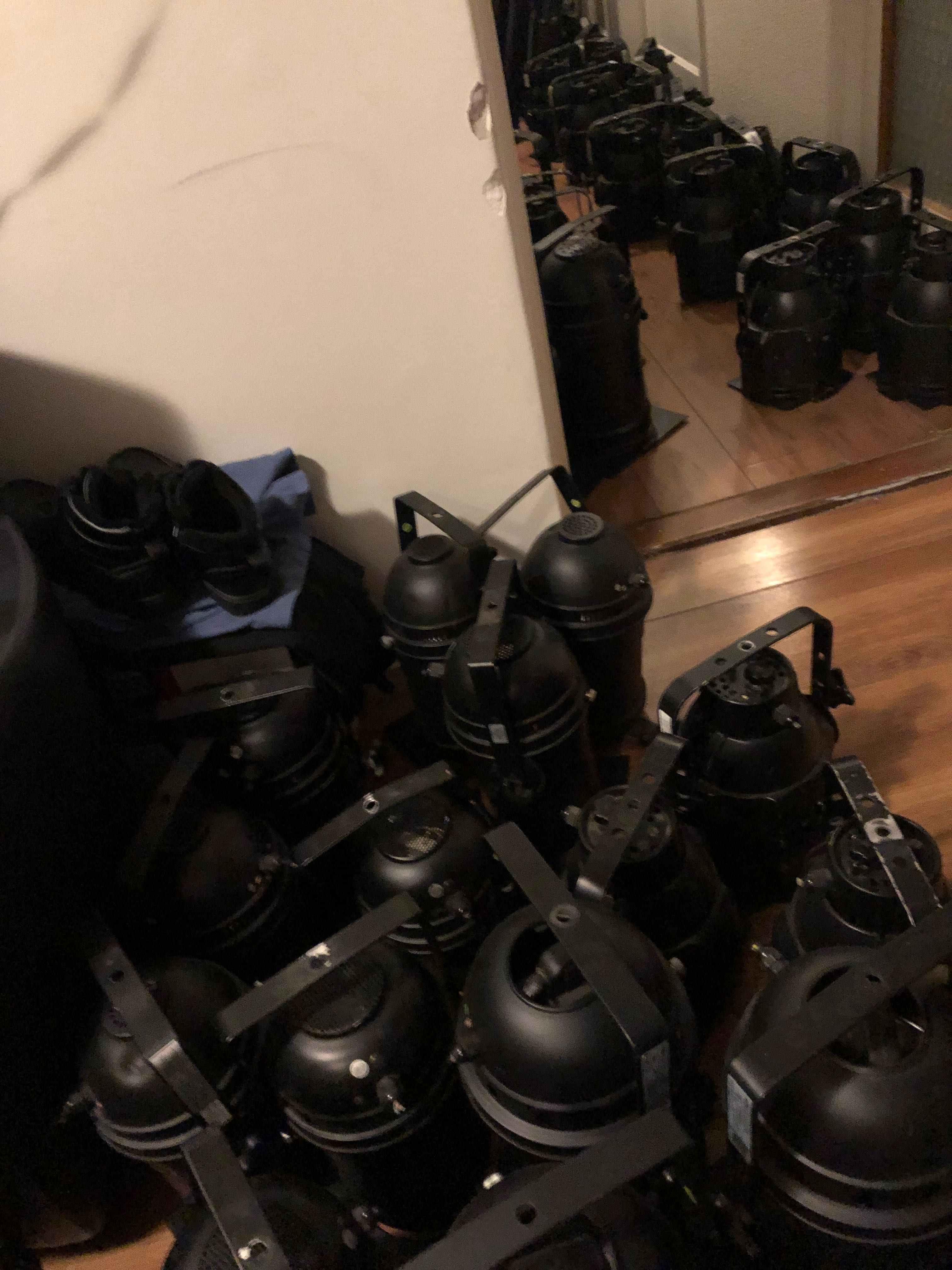 5 x reflektor PAR 56 z żarówkami (5x300W)