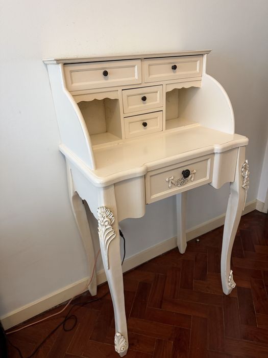 Móvel branco vintage estilo antigo Gato Preto