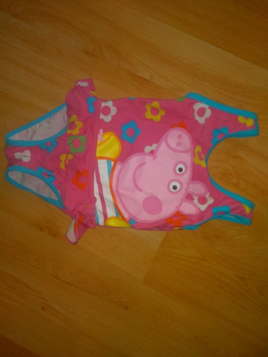 Strój kostium kąpielowy falbanki Świnka PEPPA firmy George na 86-92cm