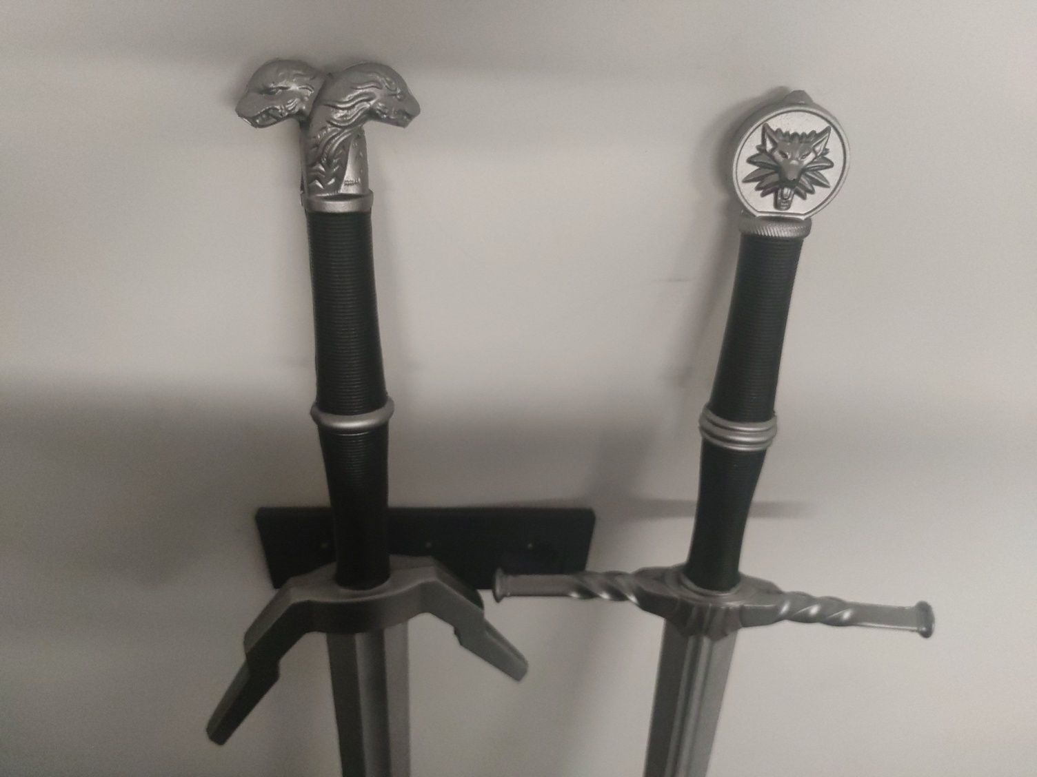 Miecz wiedźmina Geralta z Riwii 2 cosplay larp pianka