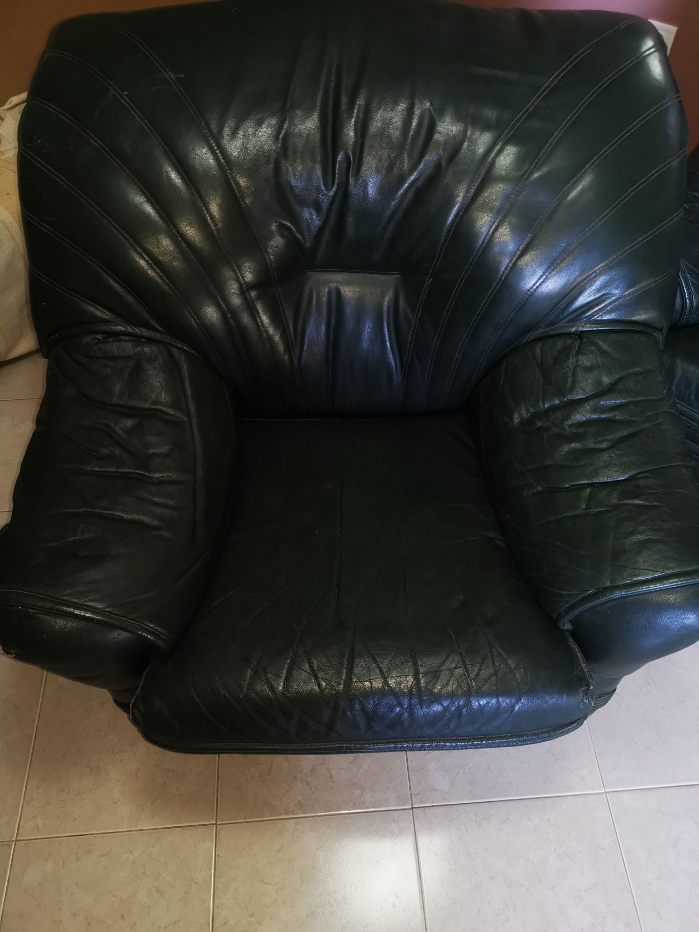 Conjunto sofás de pele