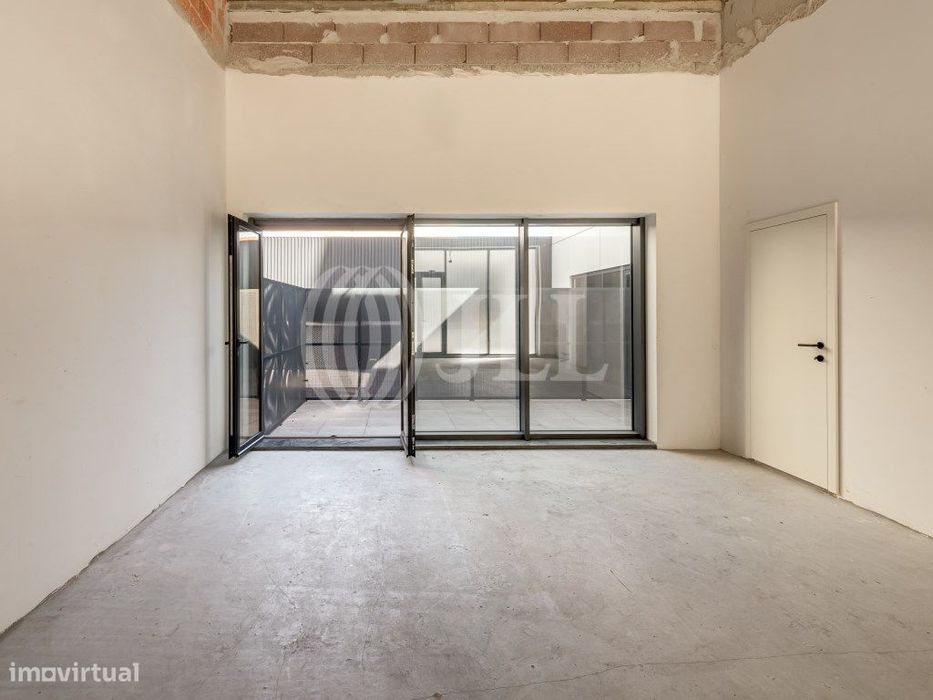 Loja com garagem no centro de Vila Nova de Gaia, Porto