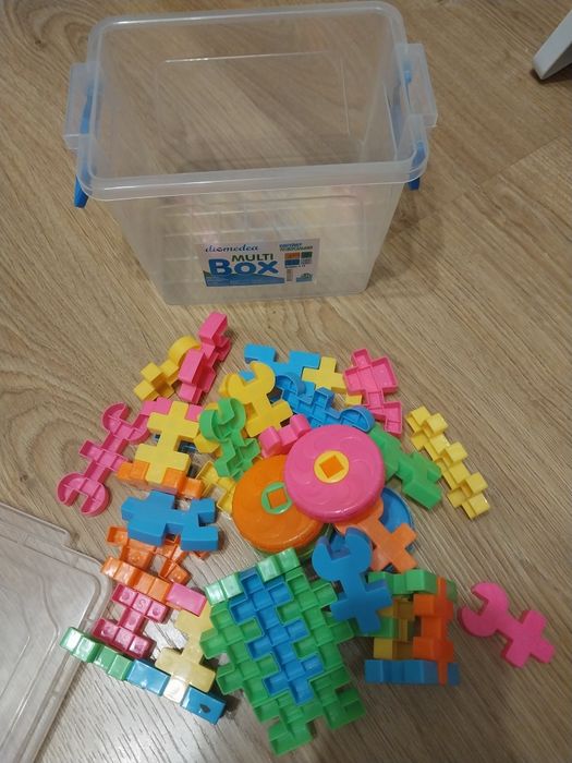 Дитячі іграшки різні, для хлопчика. Конструктор, термос,