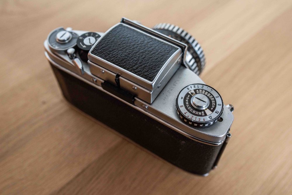 Aparat Exakta vx 1000 + obiektyw Jena T 1:2,8 f=50 mm