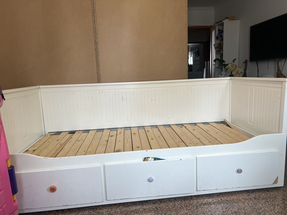 Cama Hemmes com gavetas