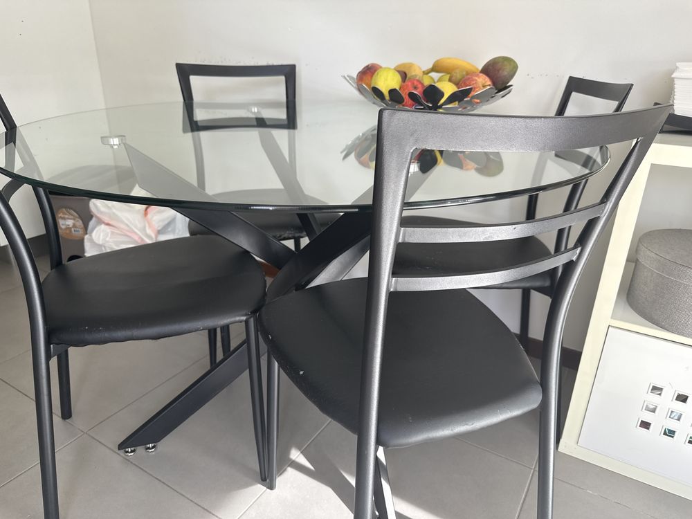 Mesa de cozinha e 4 cadeiras