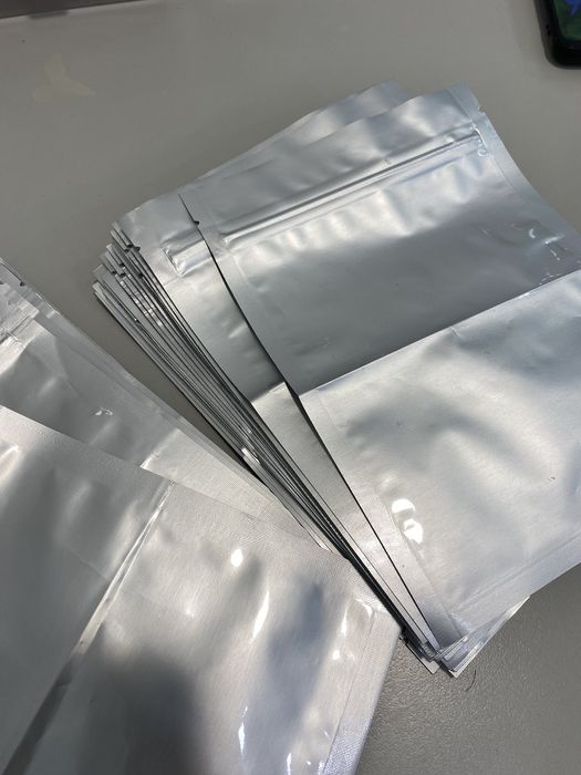 Пакеты с зип застёжкой.