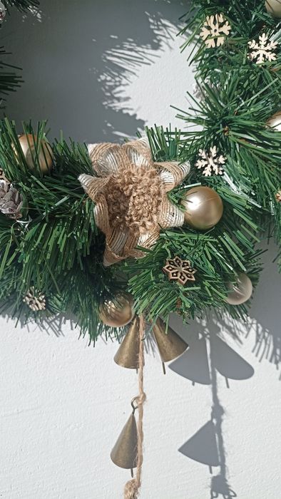 Wieniec Bożonarodzeniowy 45 Cm Na Drzwi Złoty Dzwonki Rękodzieło