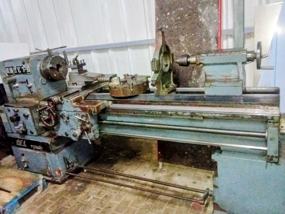 Torno mecânico EFI Cadete,  com 1500mm entre pontos.