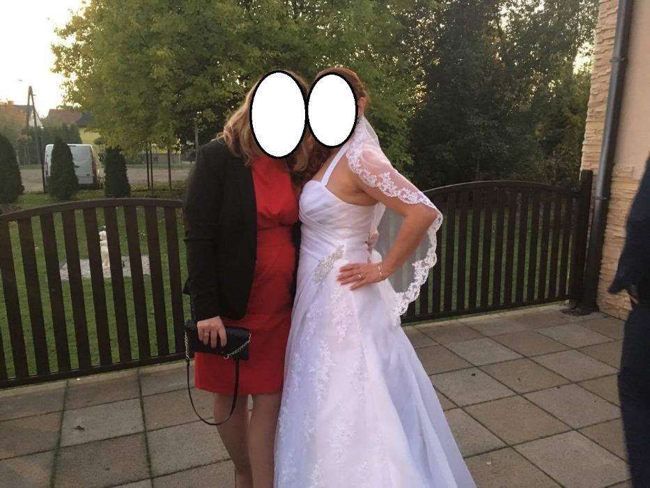 Welon z koronką średniej długości