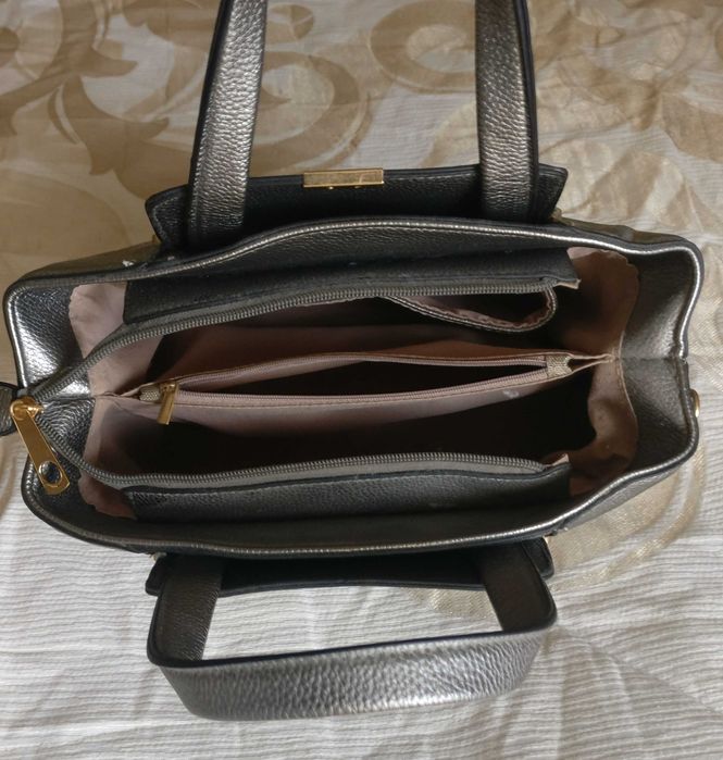 Mala de mão cinza prateado