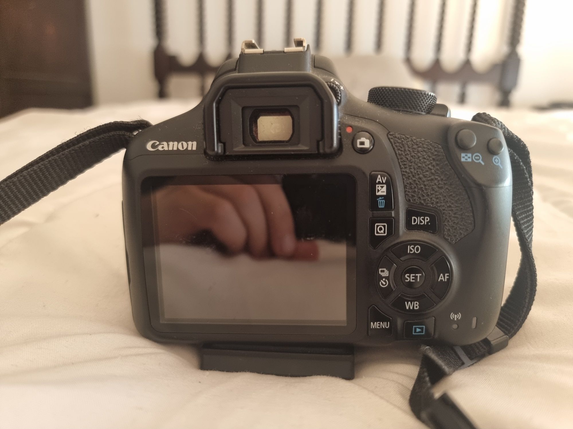 Canon 1300D com lentes 70-300 mm e 18-35mm
