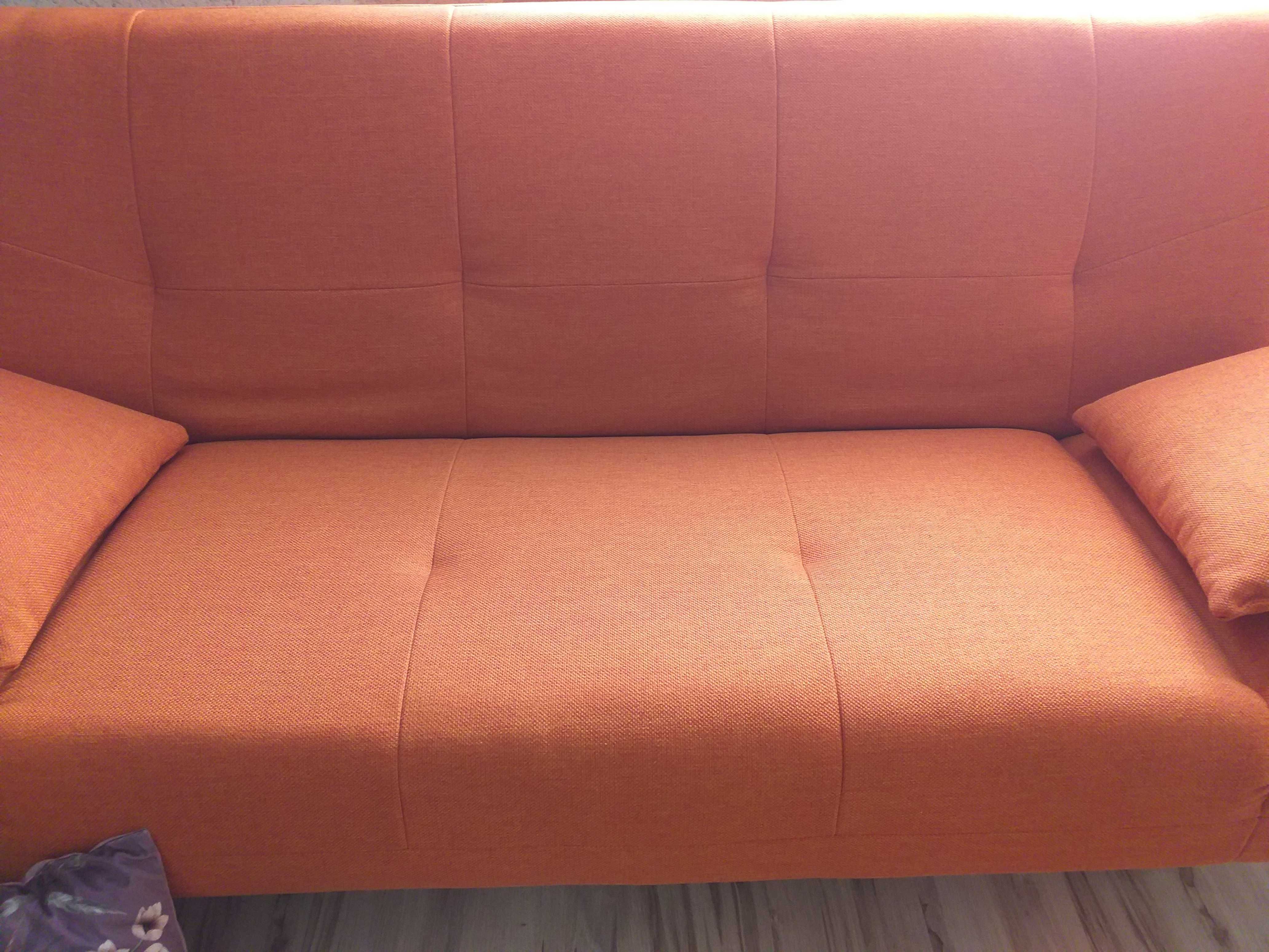 Sofa pomarańczowa