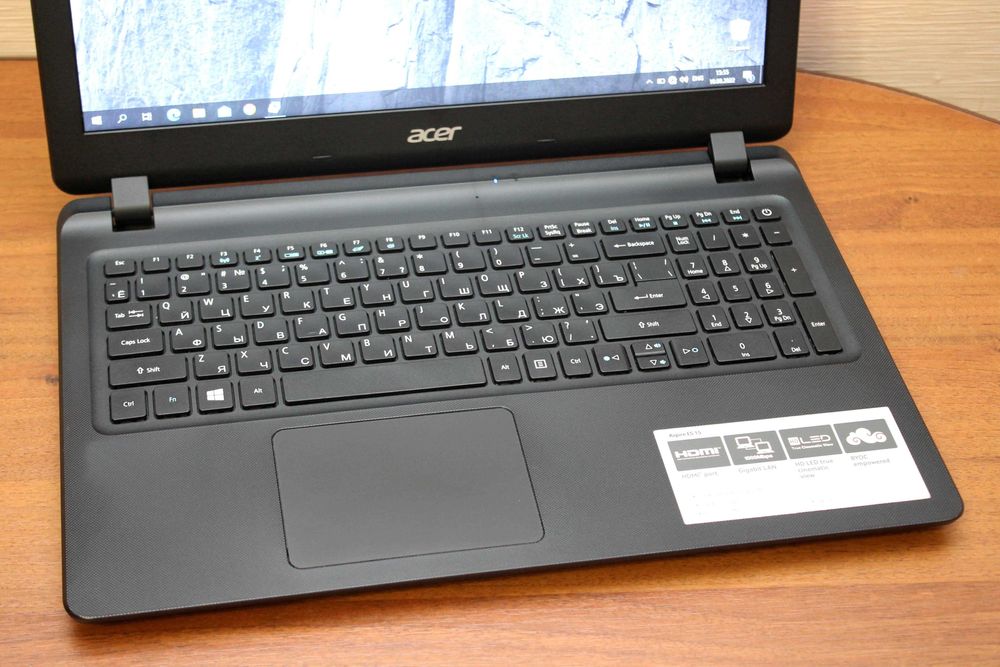 Ноутбук Acer Aspire ES1-533/4 ядра N4200/8GB ОЗУ/SSD на 256/АКБ 2год!