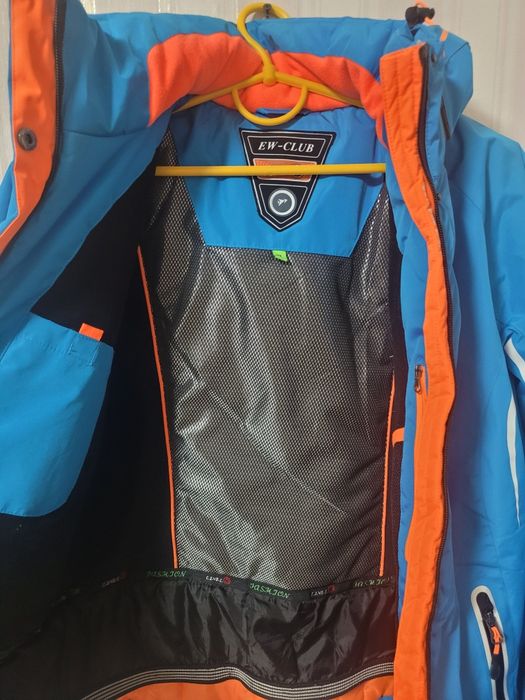 Куртка для катання на лижах або борді