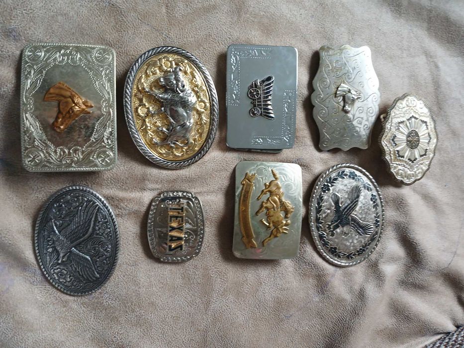 Продам     бляхи .