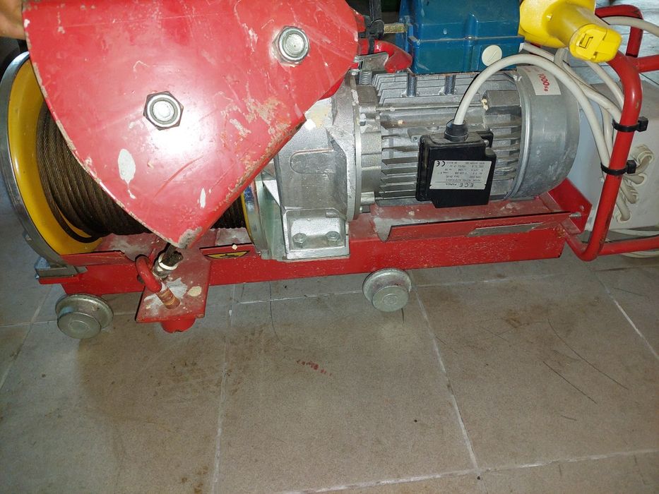 Guincho de construção 1000 kg. 220v ou 380v