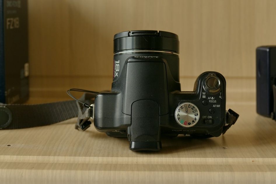 Цифровий фотоапарат Panasonic Lumix FZ-18