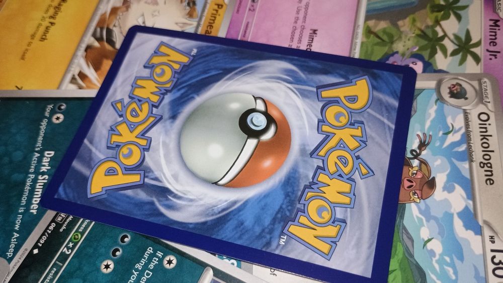 Оригінальні картки Pokémon з різних бустерів