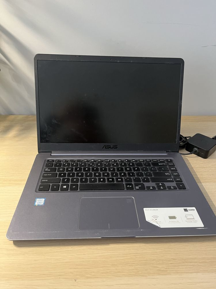 Laptop ASUS R520U