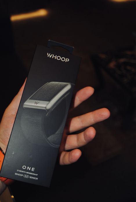 WHOOP 5.0 with Jet Black CoreKnit Band + (One Membership 12 місяців)