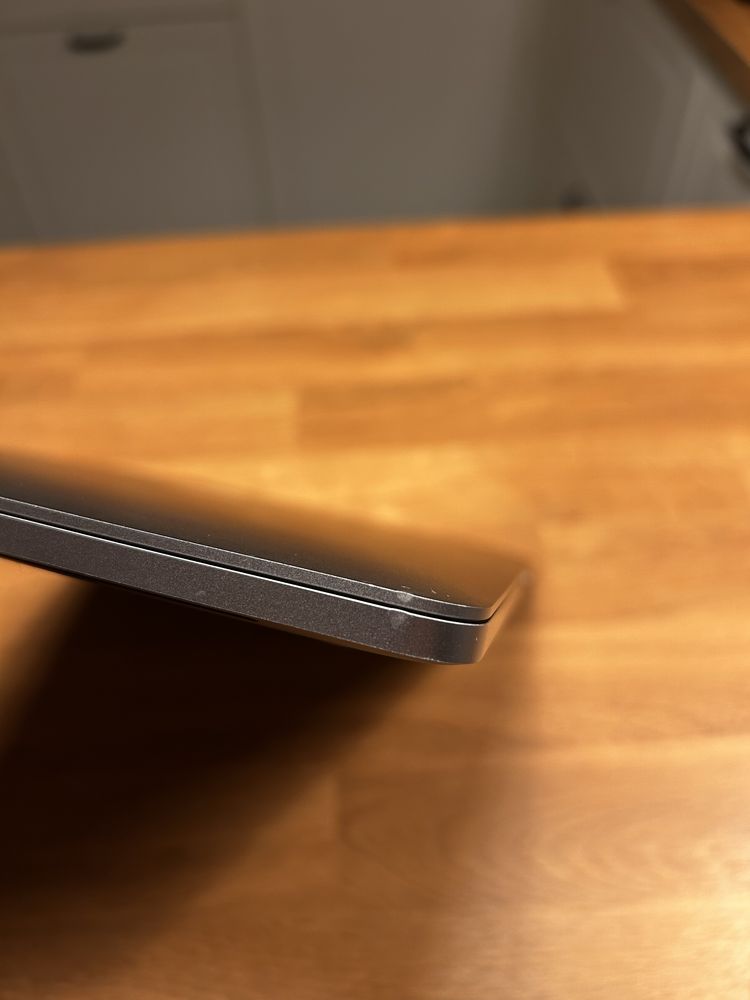 Macbook Pro A1989 i5 16GB 512GB SSD